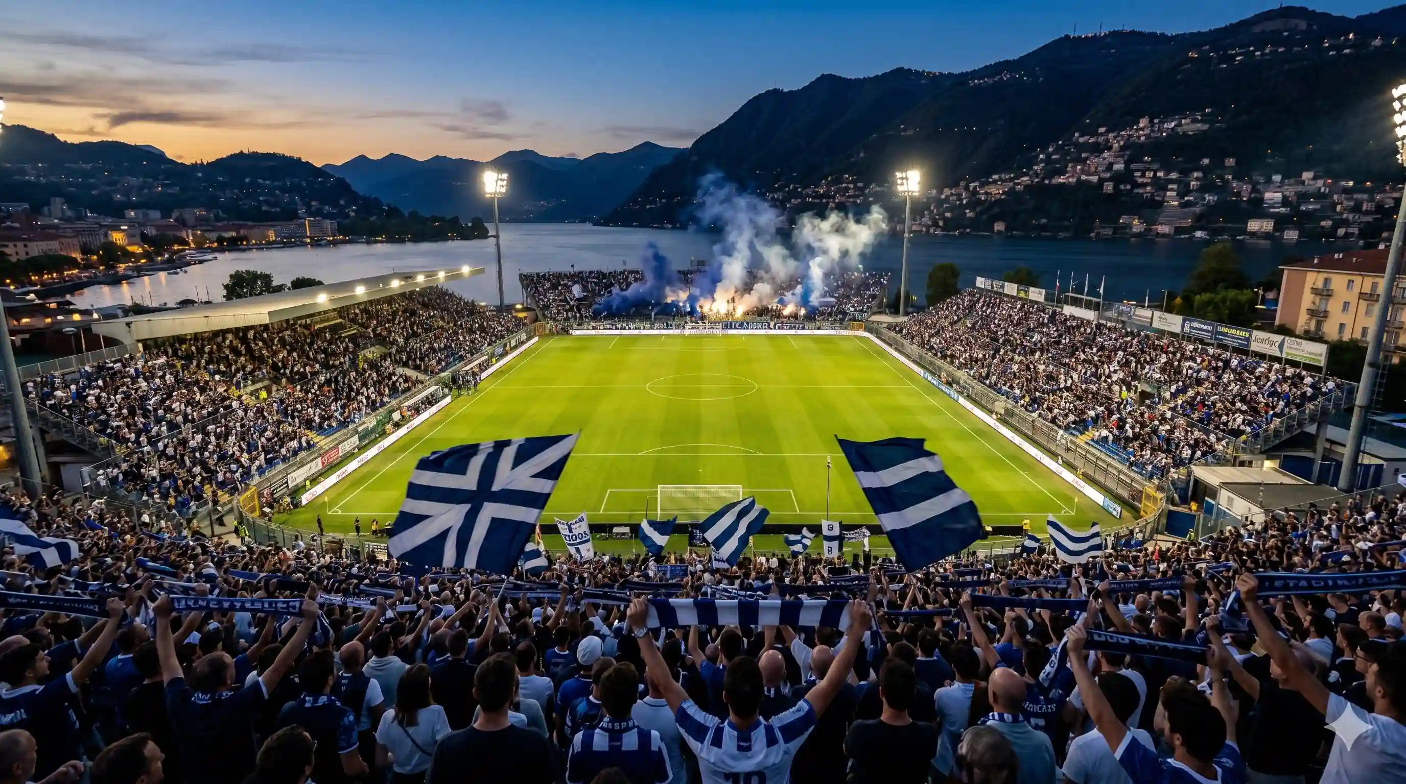 Tifosi Como blu scuro e bianco allo stadio Giuseppe Sinigaglia di notte.